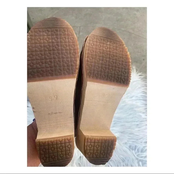 Santa Venetia Shearling Lined Clogs - Picture 5 of 8